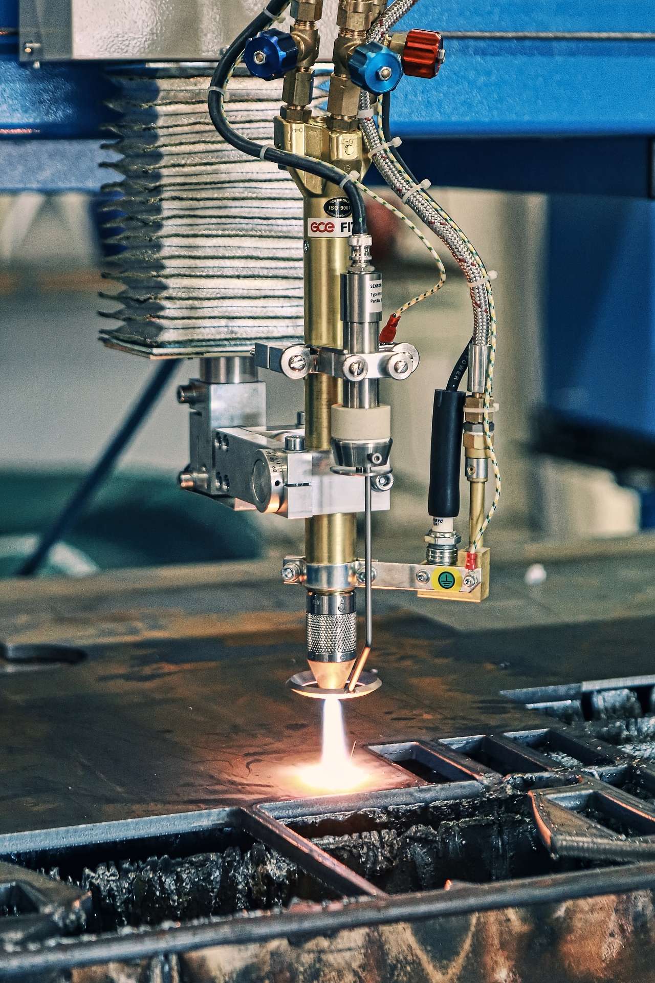 kyslíkový hořák na CNC stroji řezání oceli